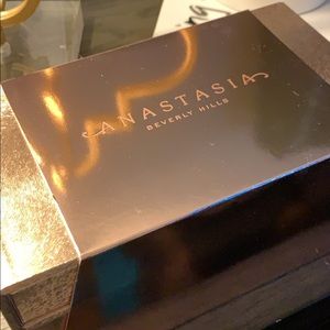 Anastasia vault set